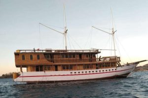 KLM Caesar komodo trip lombok to flores